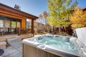 Four-Bedroom Holiday Home room in Sanctuary 2569