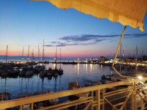 Appartement Aegina Port View-Διαμερισμα στο λιμανι της Αιγινας Égine Grèce