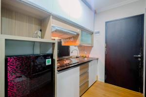 1BR Apartment Atlanta Residences next to RS Bunda Margonda By Travelio