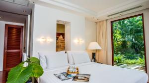 Villa in the Garden, Surin Beach with private spa.