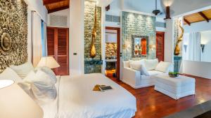 Villa in the Garden, Surin Beach with private spa.
