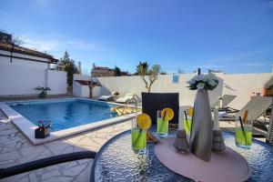 Cozy villa Michelle with private pool near Pula