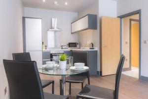 4 star Отель Dream Apartments 8 Waterstreet Ливерпуль Великобритания