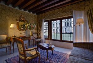Junior Suite with Canal View