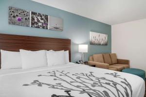 King Suite - Non-Smoking room in Sleep Inn & Suites near Westchase