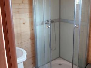Bungalow with a sunny terrace ideal for 6 people Living room 2 bedrooms
