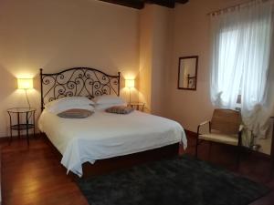 Superior Double Room with Lake View room in Locanda degli Ulivi
