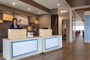 Holiday Inn Express & Suites - Cincinnati NE - Red Bank Road by IHG