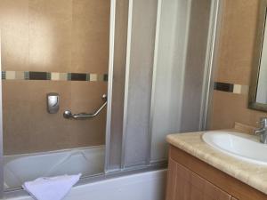 Ona Beverly Hills Suites