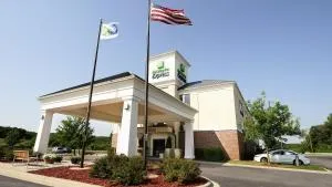 Holiday Inn Express - Delafield by IHG - اوكونوموووك