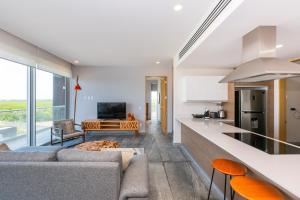 Ocean view condo - Beach, pool & jacuzzi!