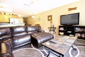 Guadalupe River Retreat - E102