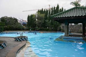 Big and Cozy Studio Apartment at Puri Garden By Travelio