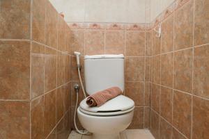 Big and Cozy Studio Apartment at Puri Garden By Travelio