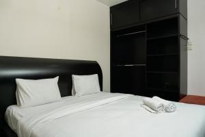 Big and Cozy Studio Apartment at Puri Garden By Travelio