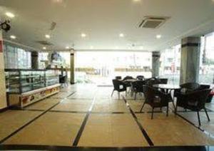 Cosy Room With Private Bath And Work Desk