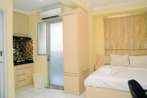 Chic and Cozy Studio Apartment at Menteng Square By Travelio