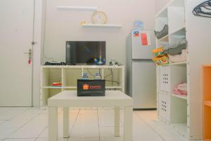 Homey Minimalist Studio Apartment at Menteng Square By Travelio
