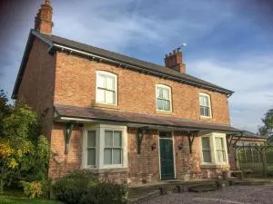 Hollies Farm B&B - Tilston