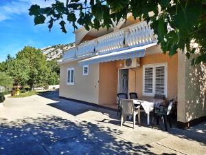 Apartment Jela at the seafront 