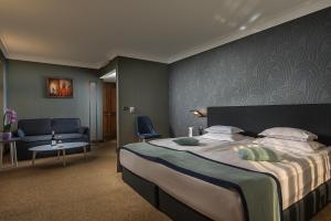  Superior Double or twin room with free wi-fi and coffee and tea making facilities room in Rosslyn Thracia Hotel Sofia