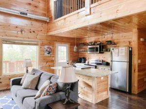 Splash of Moonshine -heated indoor pool, hot tub, arcade game room