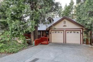 Four Bedroom House room in Whispering Pines