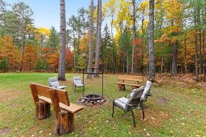 Four Bedroom House room in Northwoods Retreat