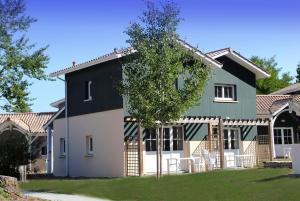 Comfort Two-Bedroom Maisonnette (6 Adults) room in Résidence Néméa Les Rives de Saint Brice