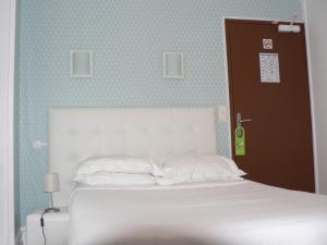 Hotels Hotel Les Alizes : photos des chambres