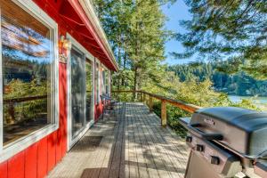 Rustic Retreat on Mercer Lake