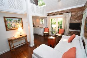 Simonton Court Historic Inn & Cottages