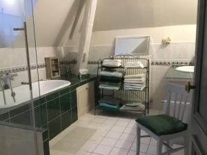 B&B / Chambres d'hotes Demeure centre village : Chambre Familiale