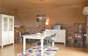 Three-Bedroom Holiday Home In Ringkobing