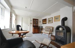 Three-Bedroom Holiday Home In Hojer