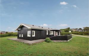 Three-Bedroom Holiday Home In Vinderup