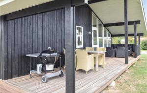 Awesome Home In Juelsminde With Kitchen