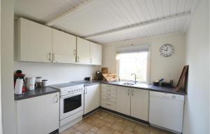Two-Bedroom Holiday Home With A Fireplace In Struer