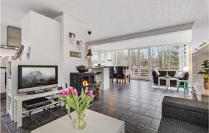 Two-Bedroom Holiday Home In Spottrup