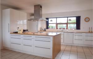 Four-Bedroom Holiday Home In Humble