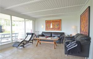 Two-Bedroom Holiday Home With A Fireplace In Struer