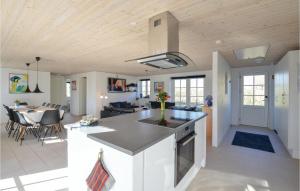 Five-Bedroom Holiday Home In Ulfborg