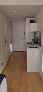 Sea view hotel apartment orbi city1006.