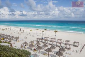 State of the Art Condos en la mejor Playa de Cancun frente a PLAZA LA ISLA