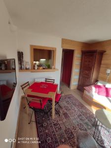 Appartements LES CHATAIGNIERS ROUGES : photos des chambres