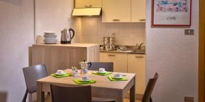 Superior One-Bedroom Apartment (4 Adults)