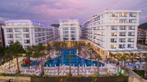 5 stern hotel Grand Blue Fafa Resort Golem Albanien