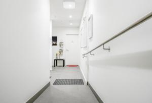 U201 Brunswick Living Top floor Balcony Close to APT and CBD Free Wifi Tram at Doorstep