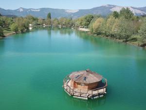 Campings Camping Le Lac Bleu : photos des chambres