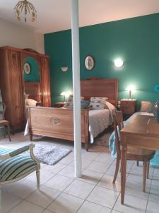 B&B / Chambres d'hotes Le Couvent en Bazois : Chambre Double - Emeraude - Vue sur Jardin